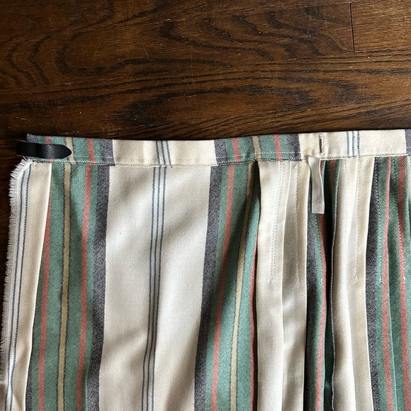 100% Wool Made in Scotland Pleated Plaid Skirt - Picture 7 of 8